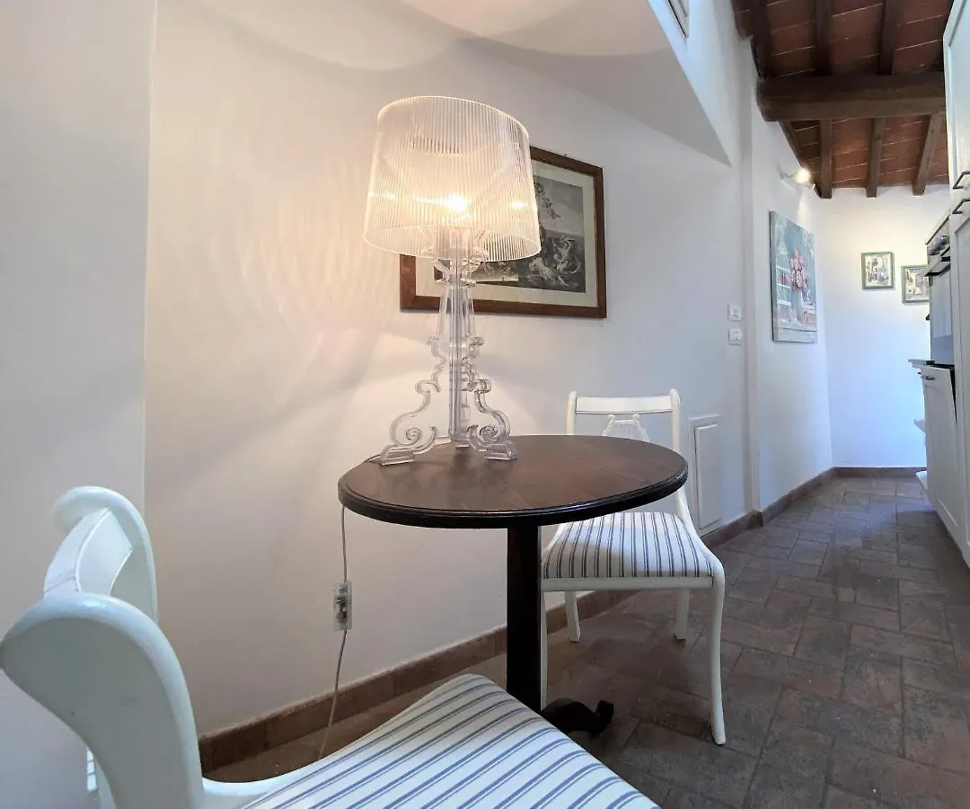 Da Bernardino-Cozy Apartment With Bike Box Siena 0*,  Italy