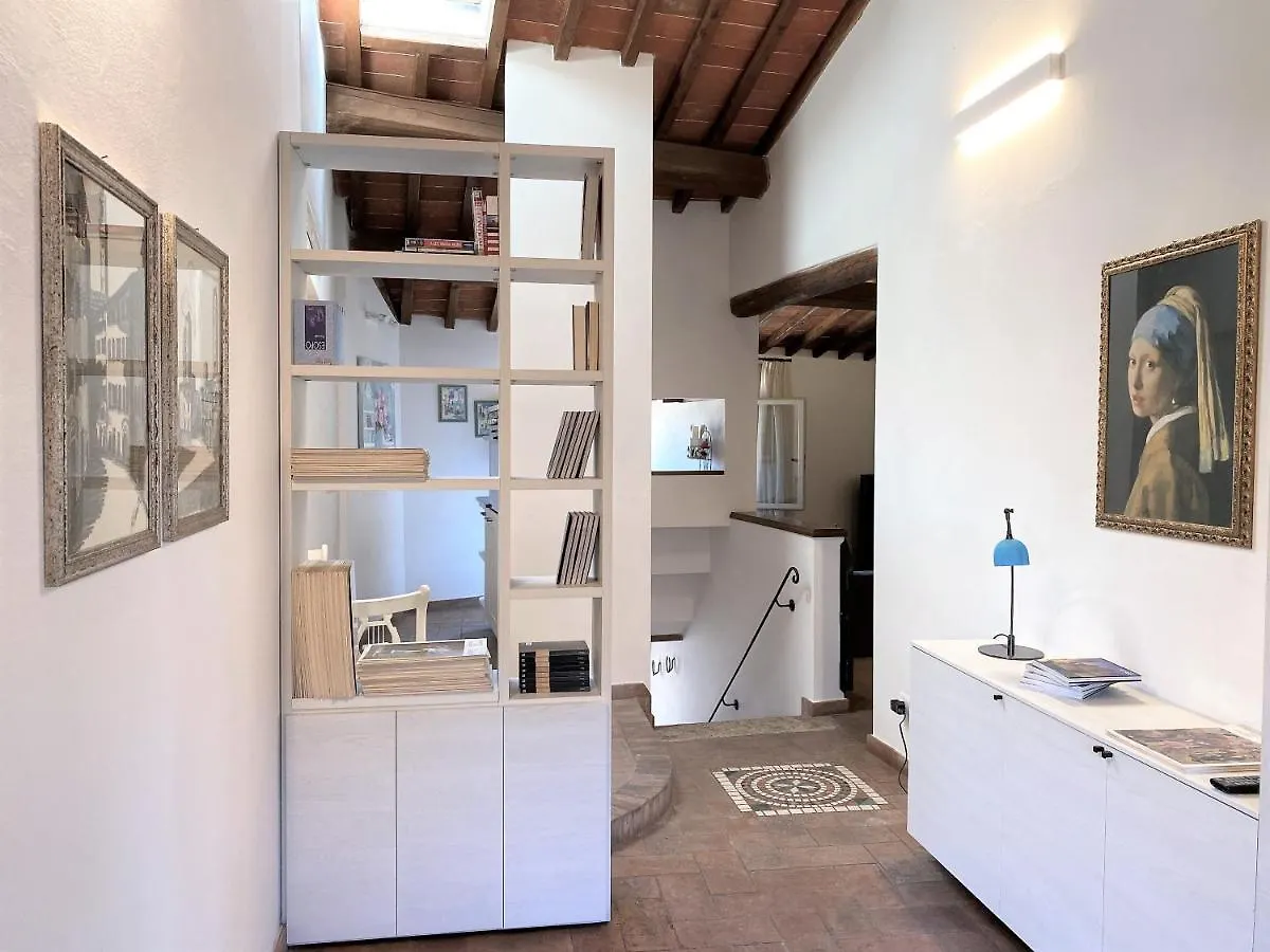 Da Bernardino-Cozy Apartment With Bike Box Siena 0*,  Italy